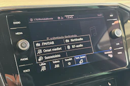 sininen Volkswagen Passat 2021 kuva 32.