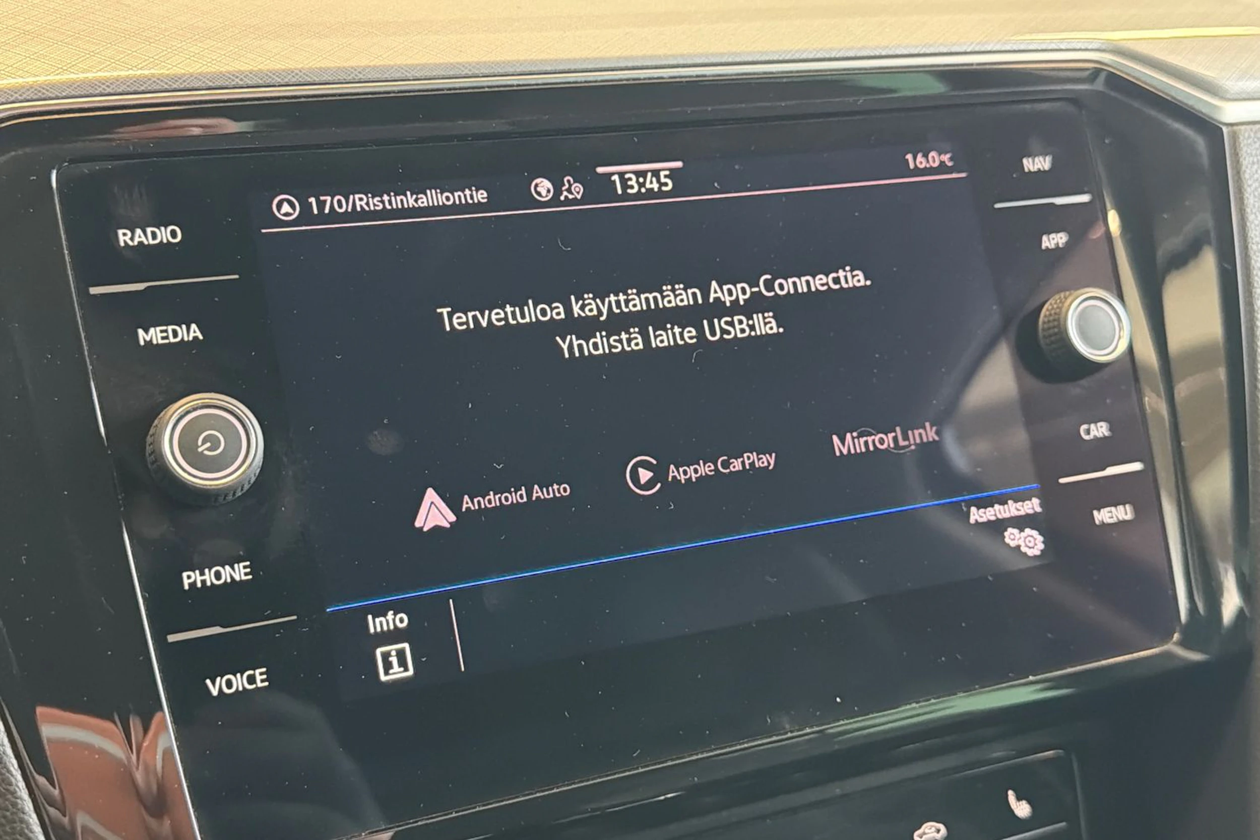 sininen Volkswagen Passat 2021 kuva 33.