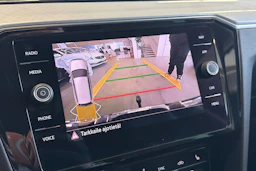 sininen Volkswagen Passat 2021 kuva 34.