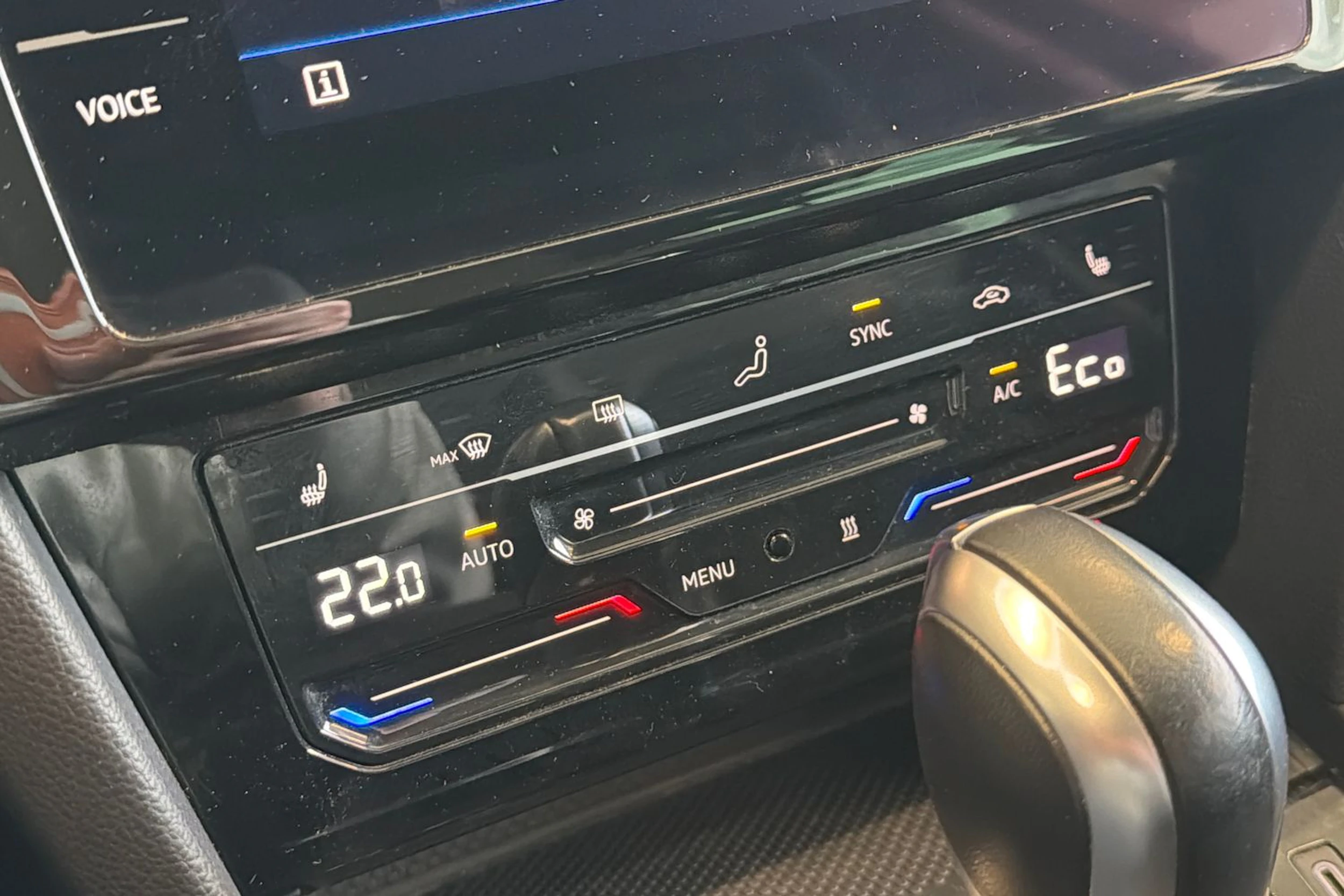 sininen Volkswagen Passat 2021 kuva 35.