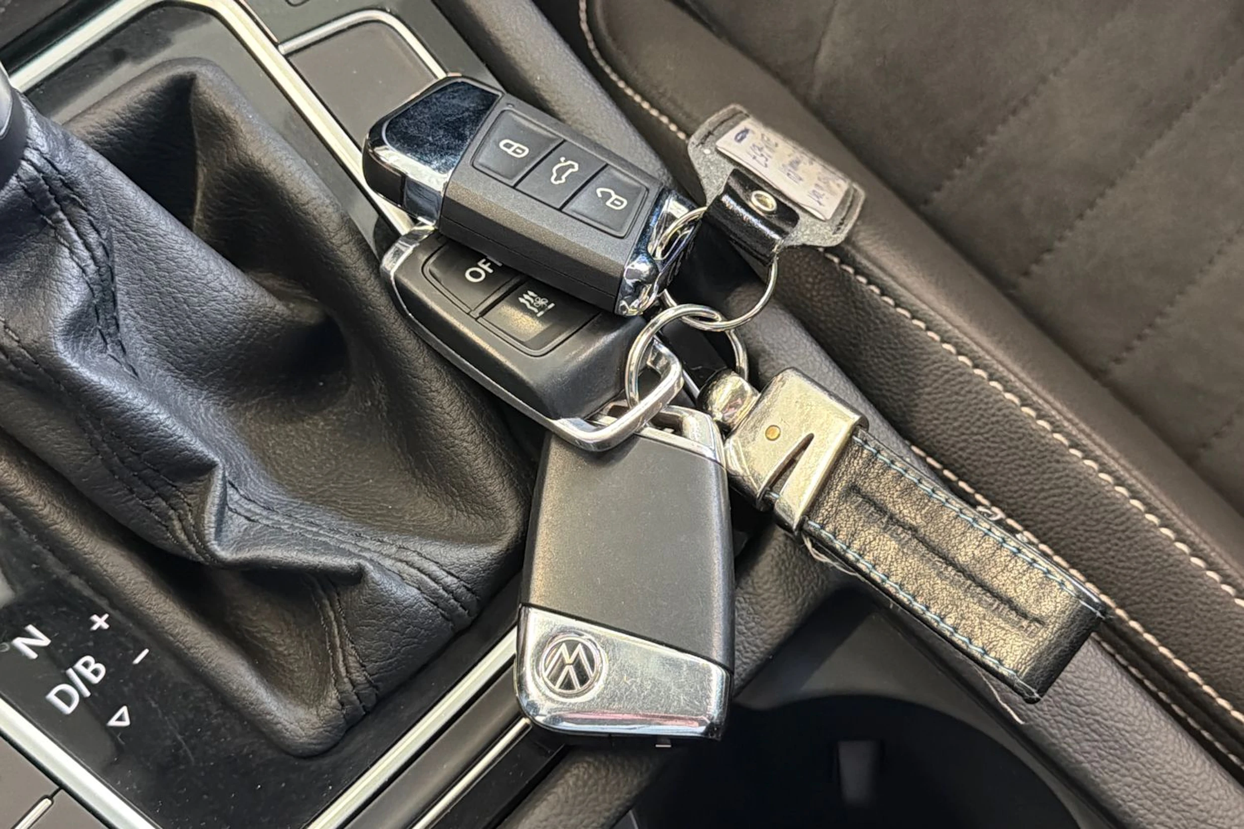 sininen Volkswagen Passat 2021 kuva 36.