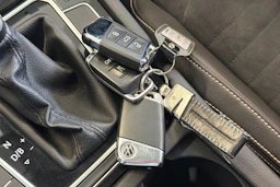 sininen Volkswagen Passat 2021 kuva 36.