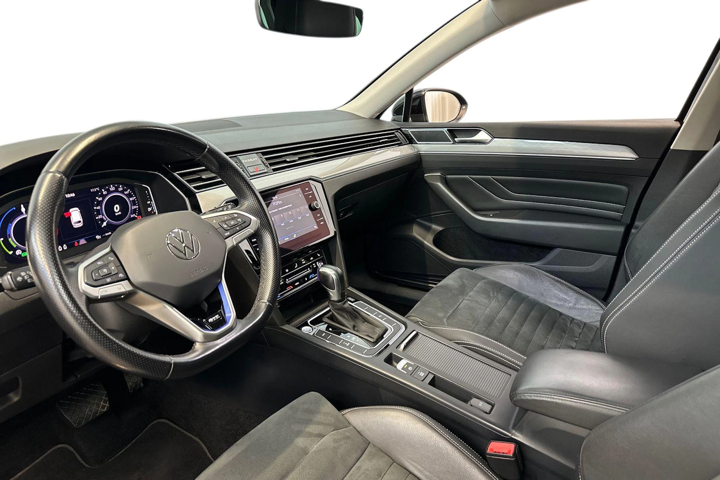 musta Volkswagen Passat 2021 kuva 6.