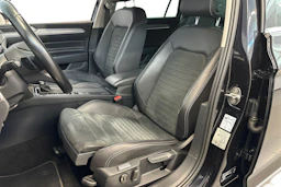 musta Volkswagen Passat 2021 kuva 7.