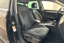 musta Volkswagen Passat 2021 kuva 11.