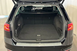 musta Volkswagen Passat 2021 kuva 13.