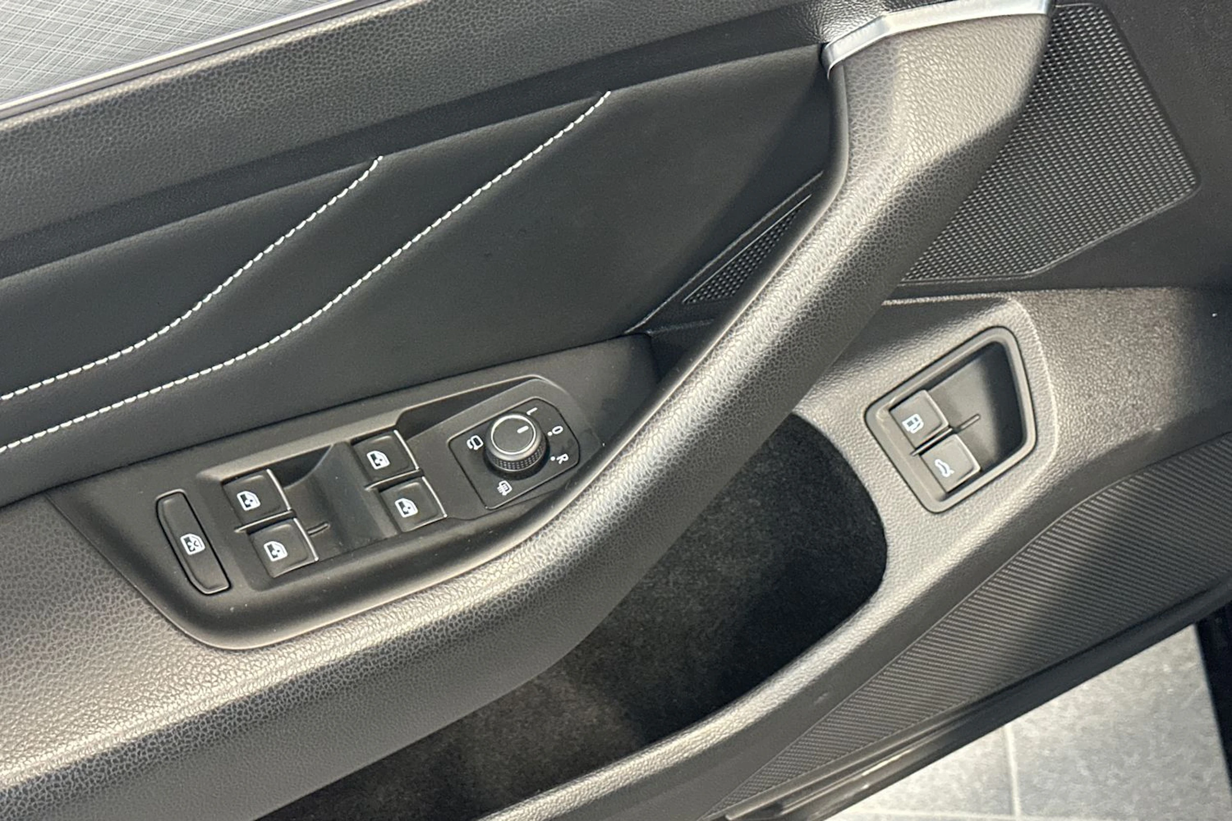 musta Volkswagen Passat 2021 kuva 15.
