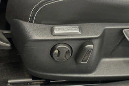 musta Volkswagen Passat 2021 kuva 16.
