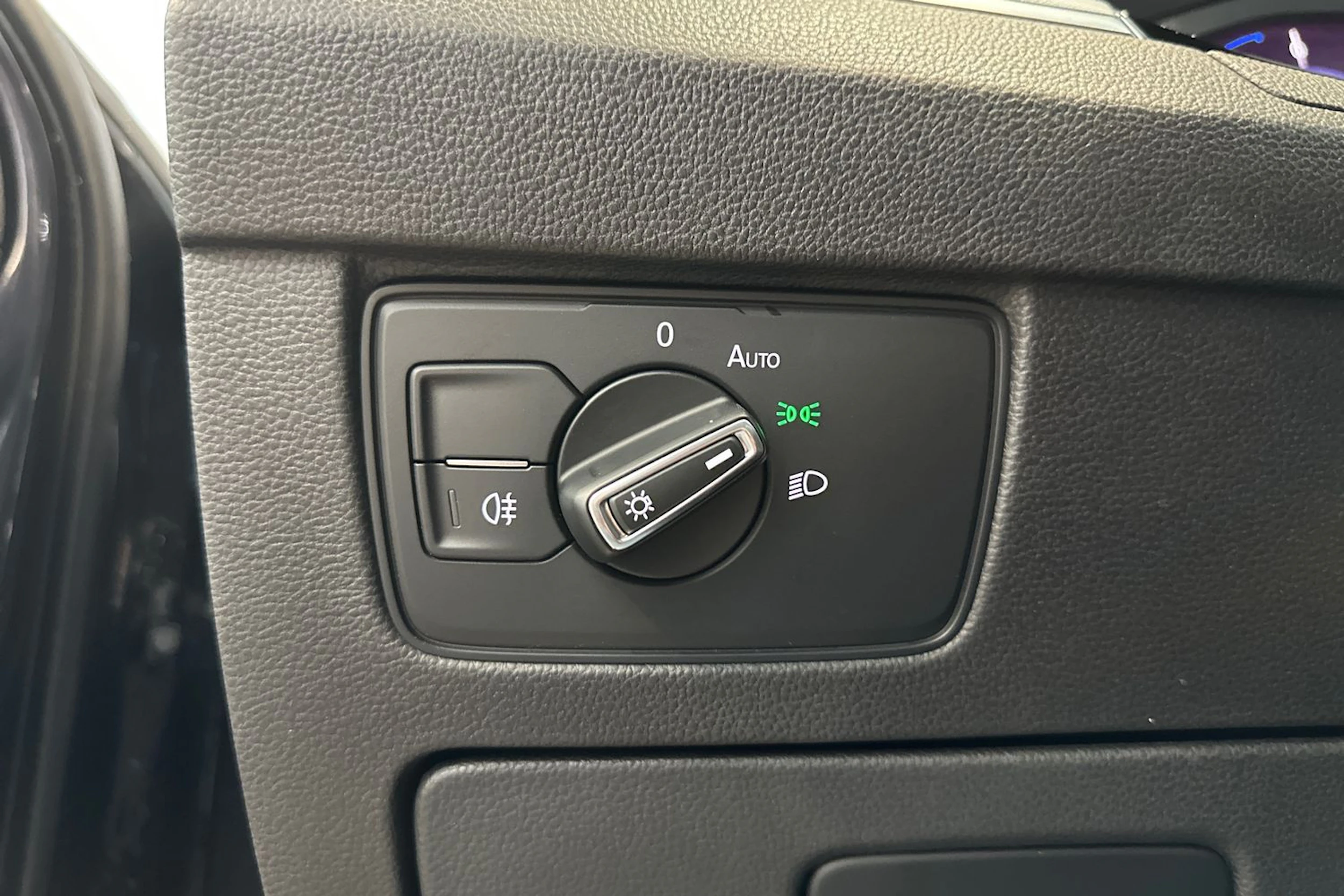 musta Volkswagen Passat 2021 kuva 17.