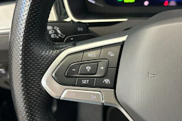 musta Volkswagen Passat 2021 kuva 18.