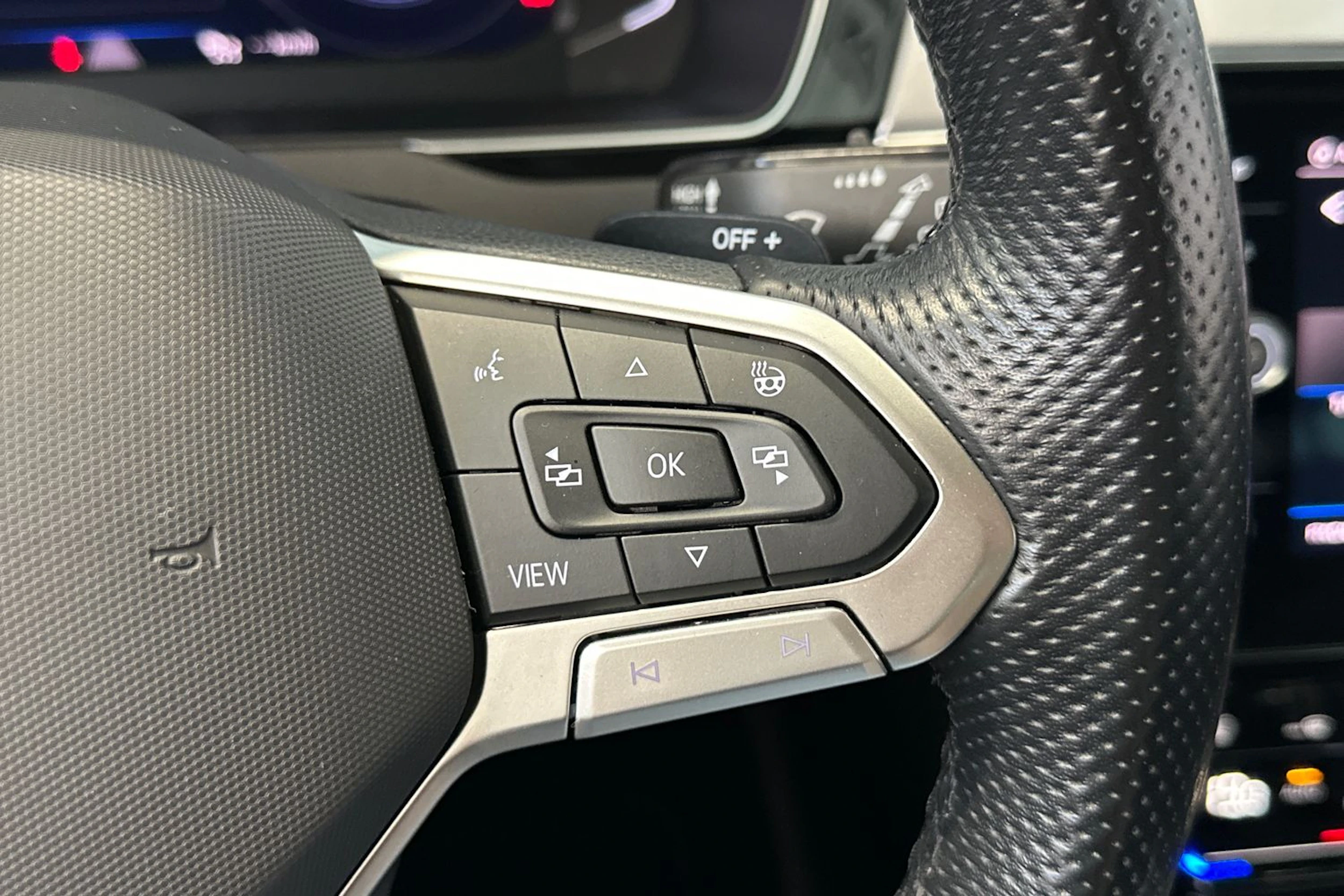 musta Volkswagen Passat 2021 kuva 19.