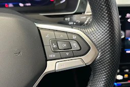 musta Volkswagen Passat 2021 kuva 19.