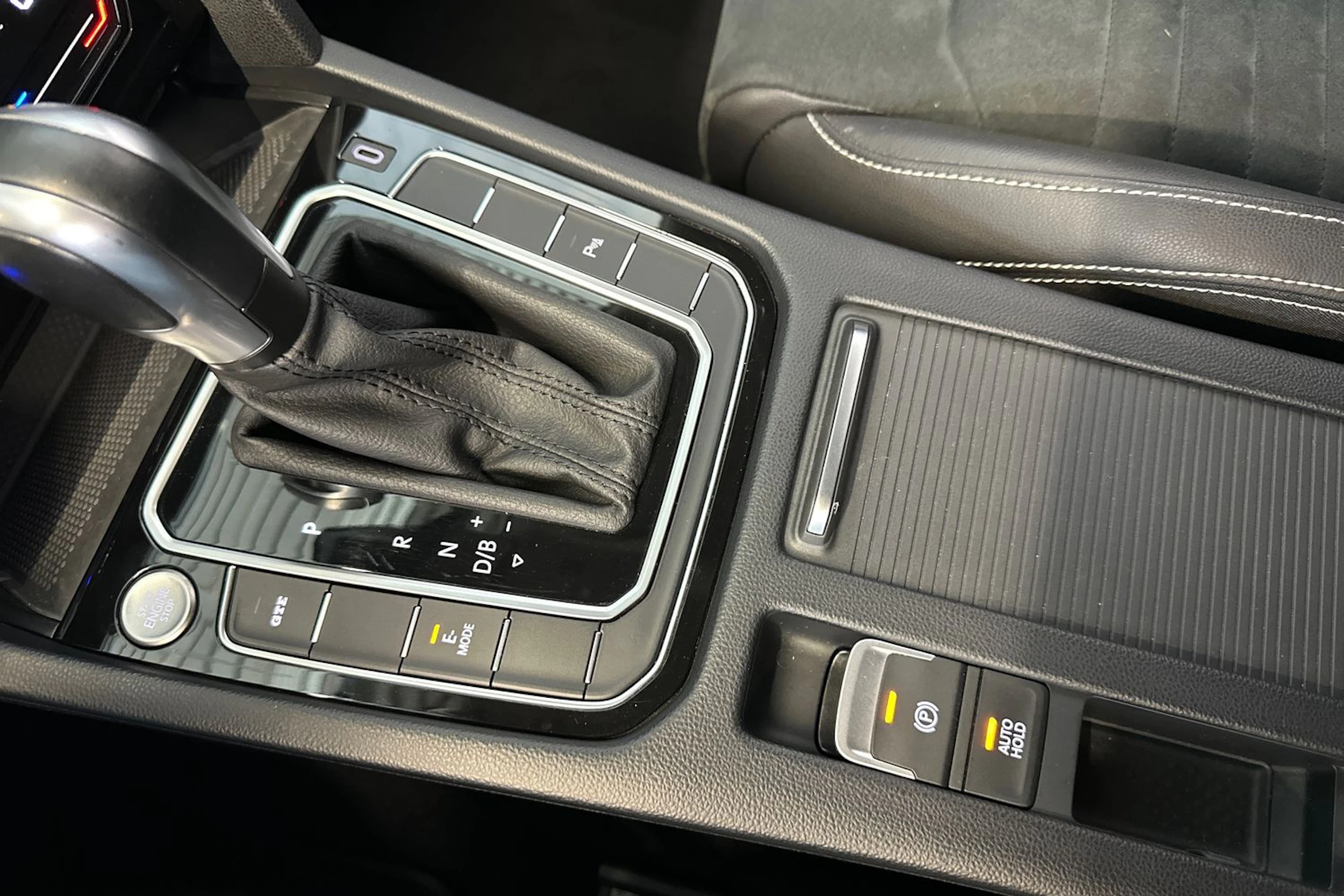 musta Volkswagen Passat 2021 kuva 21.