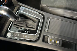 musta Volkswagen Passat 2021 kuva 21.