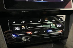 musta Volkswagen Passat 2021 kuva 22.