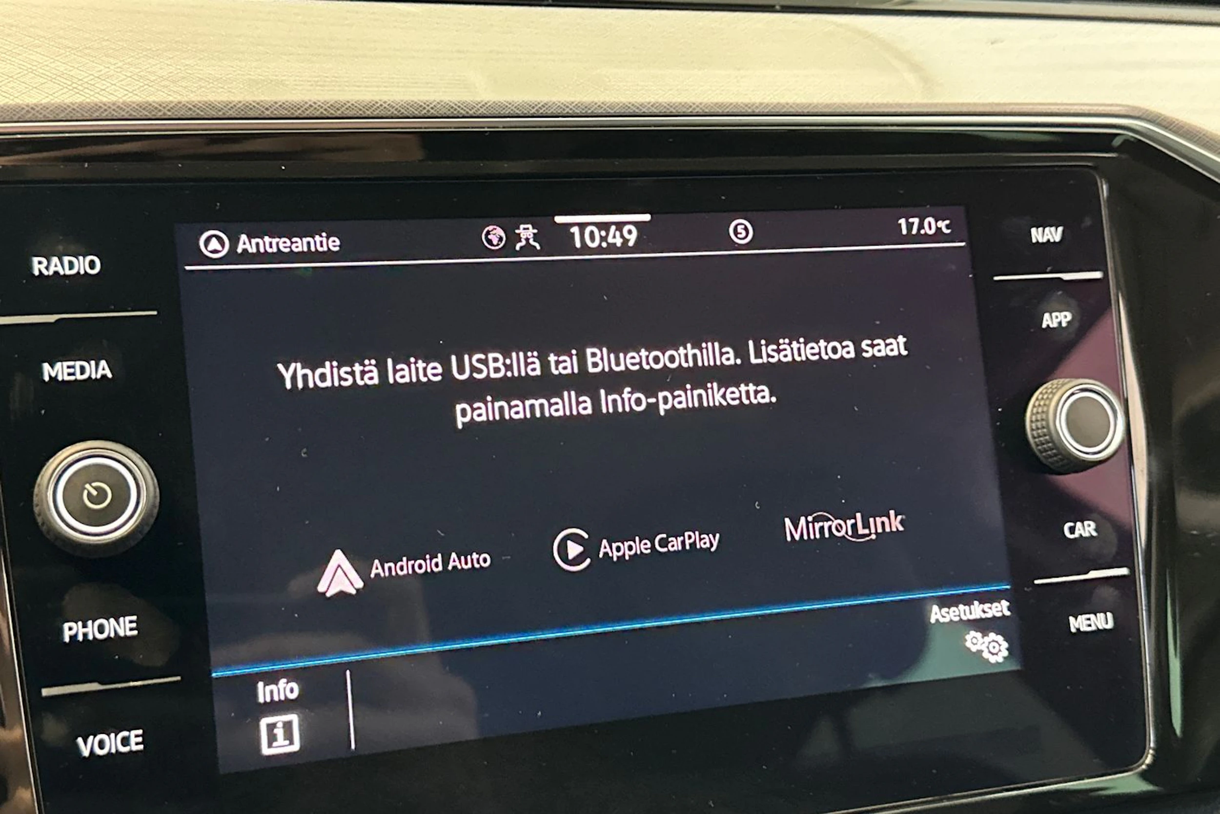 musta Volkswagen Passat 2021 kuva 26.