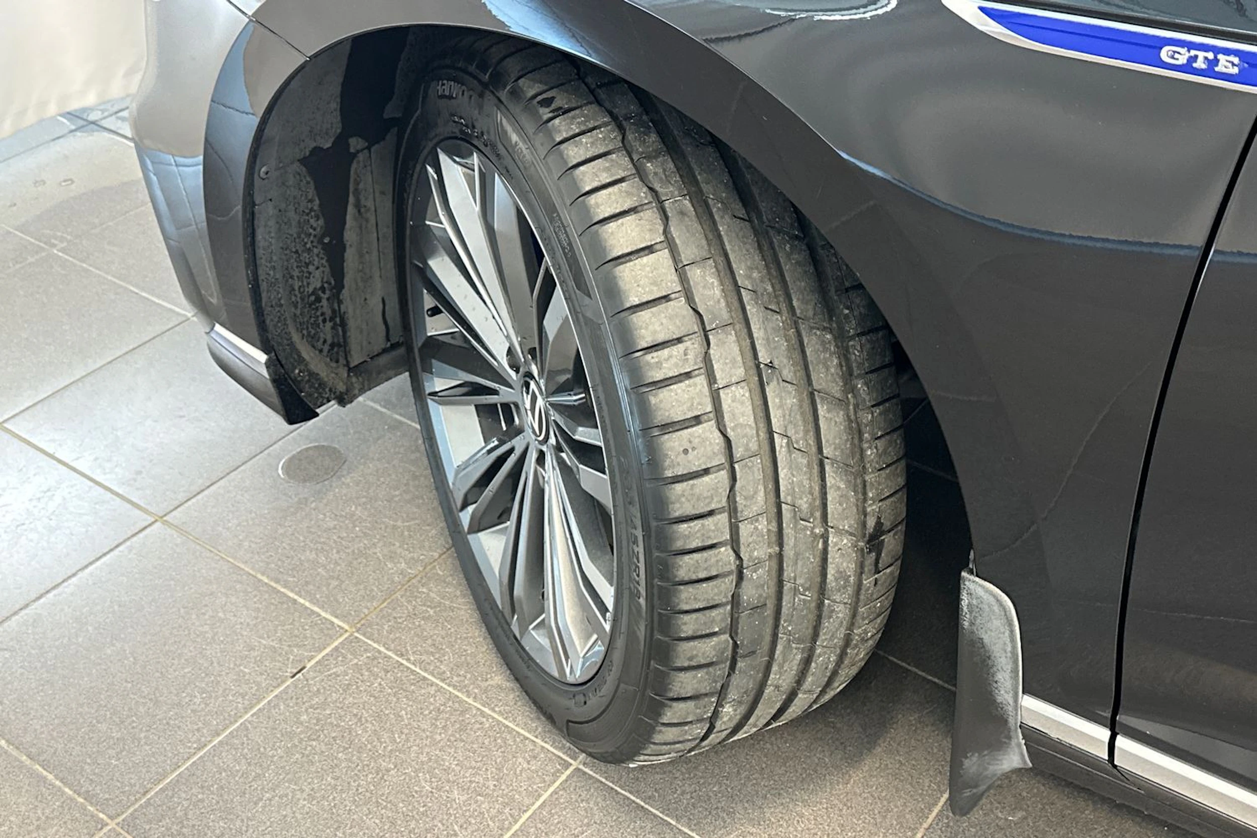 musta Volkswagen Passat 2021 kuva 29.