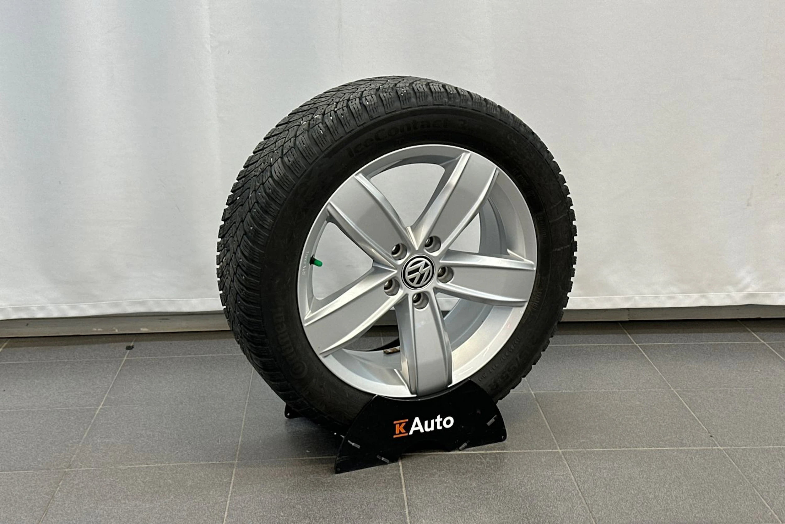 musta Volkswagen Passat 2021 kuva 30.