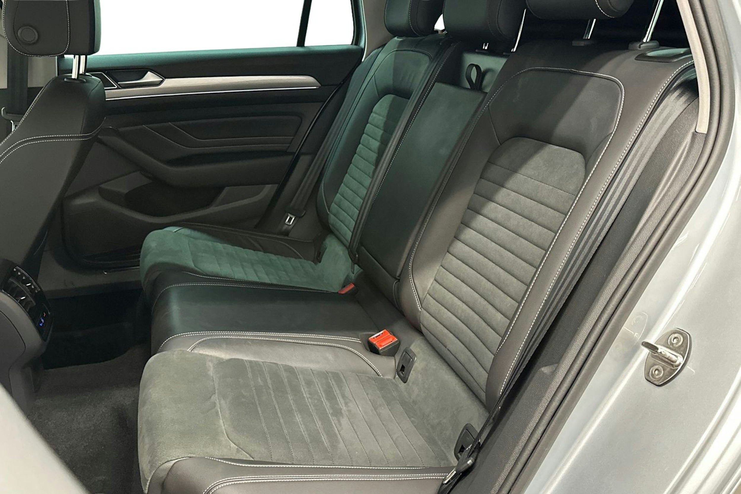 hopea Volkswagen Passat 2022 kuva 10.