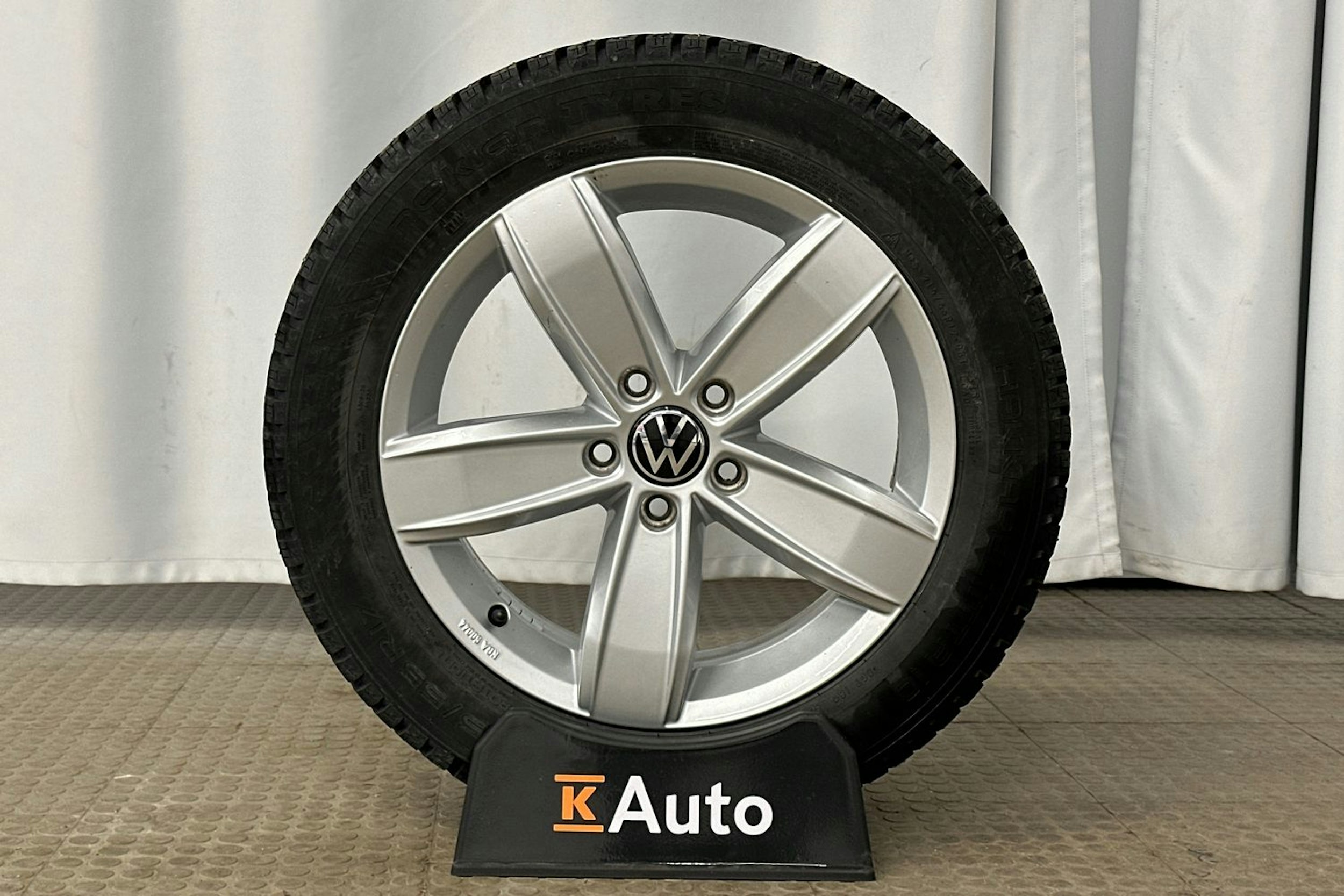 hopea Volkswagen Passat 2022 kuva 13.