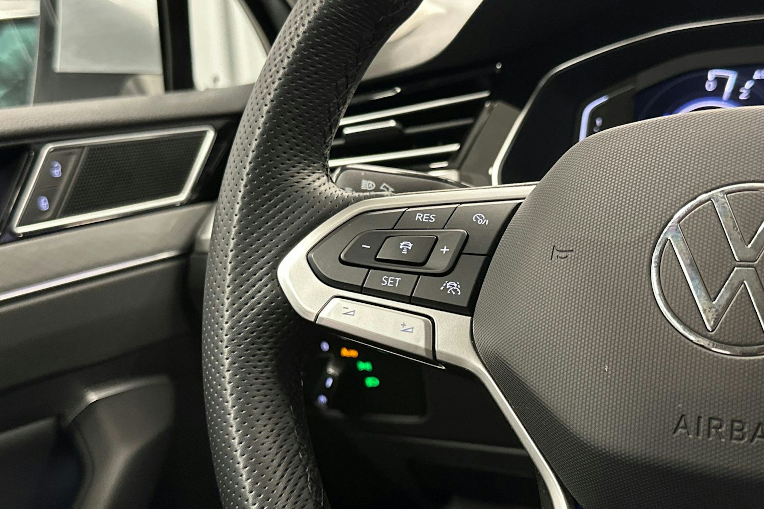 hopea Volkswagen Passat 2022 kuva 15.