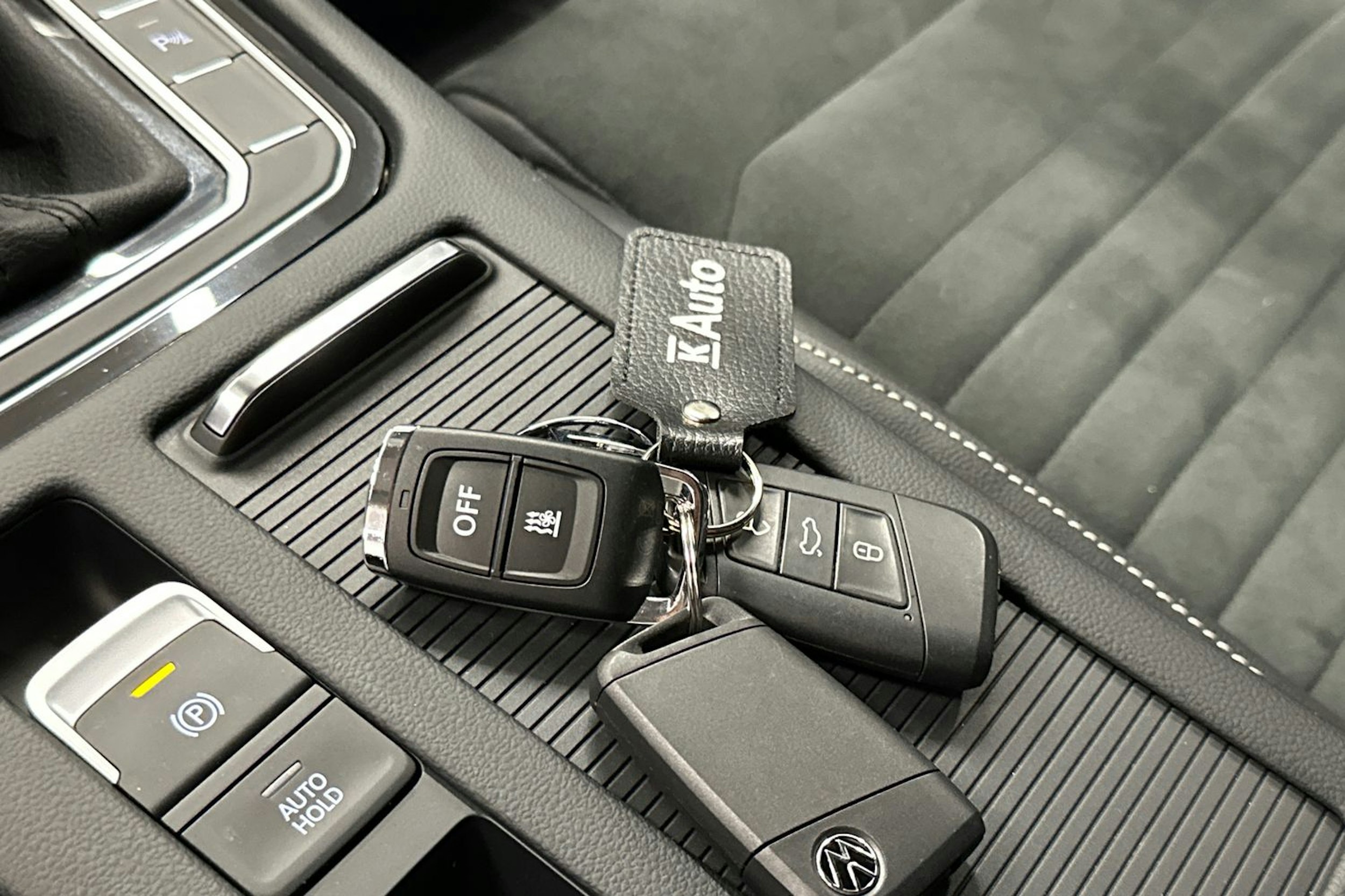 hopea Volkswagen Passat 2022 kuva 25.