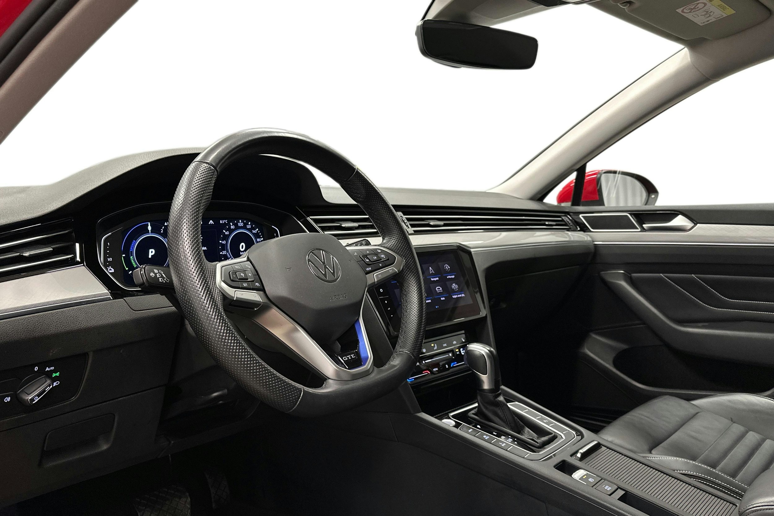 punainen Volkswagen Passat 2022 kuva 7.