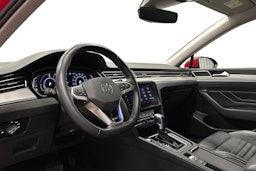 punainen Volkswagen Passat 2022 kuva 7.