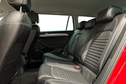 punainen Volkswagen Passat 2022 kuva 10.