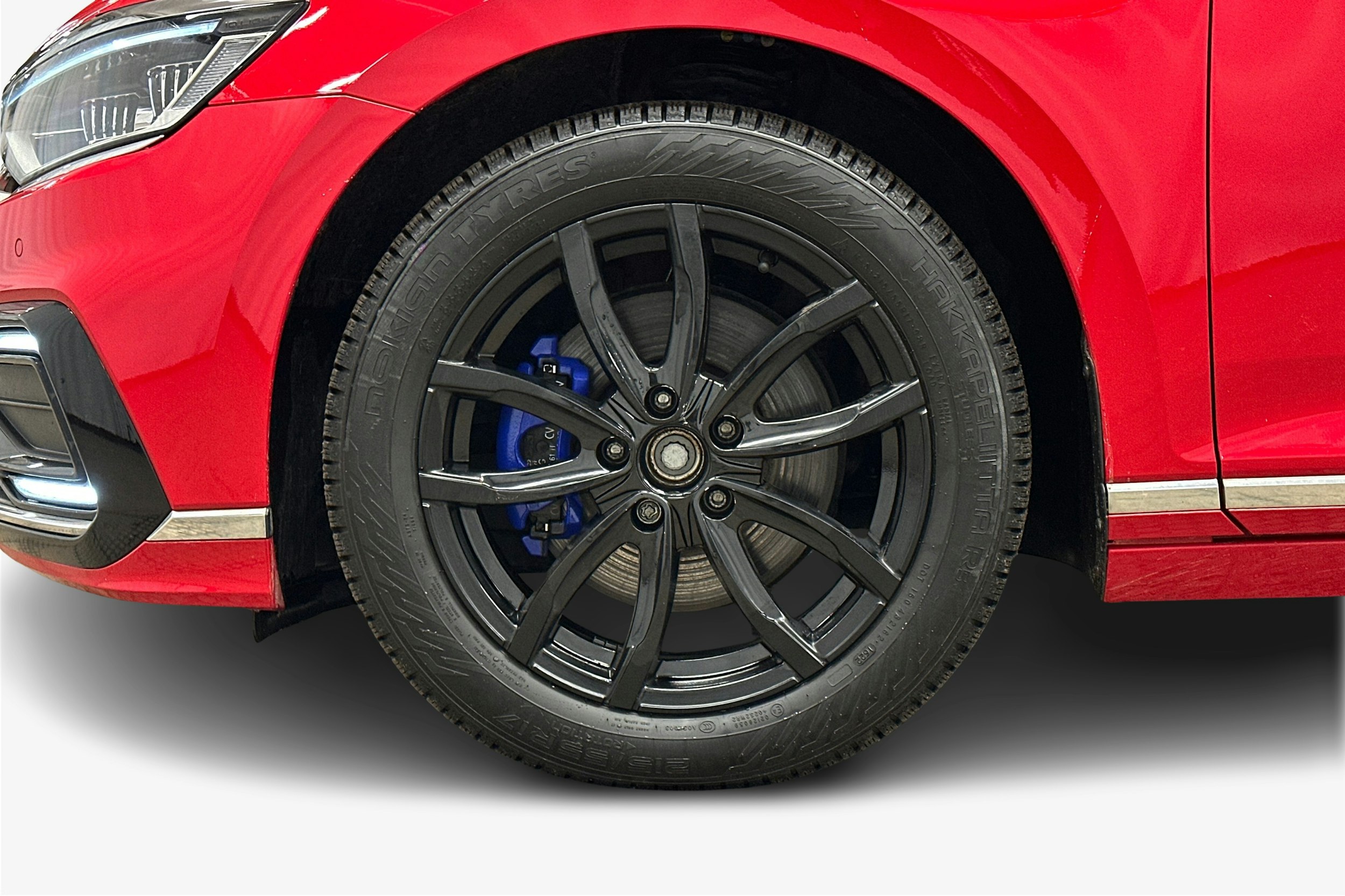 punainen Volkswagen Passat 2022 kuva 11.