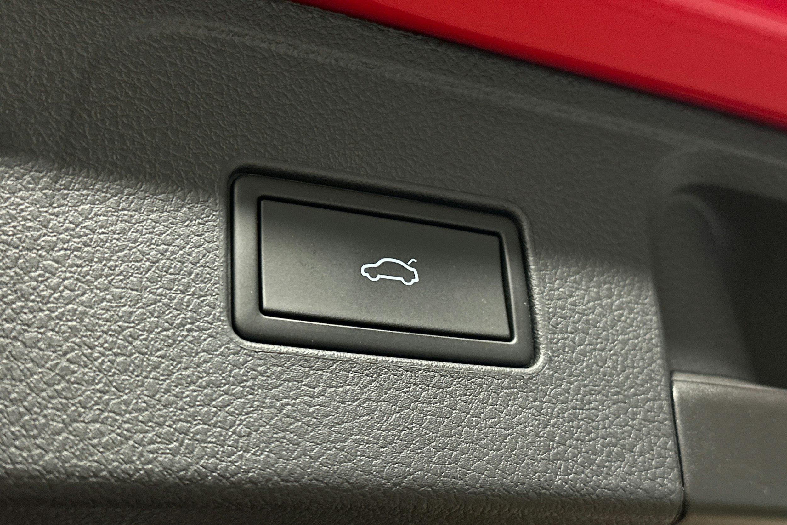 punainen Volkswagen Passat 2022 kuva 15.