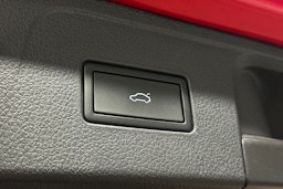 punainen Volkswagen Passat 2022 kuva 15.