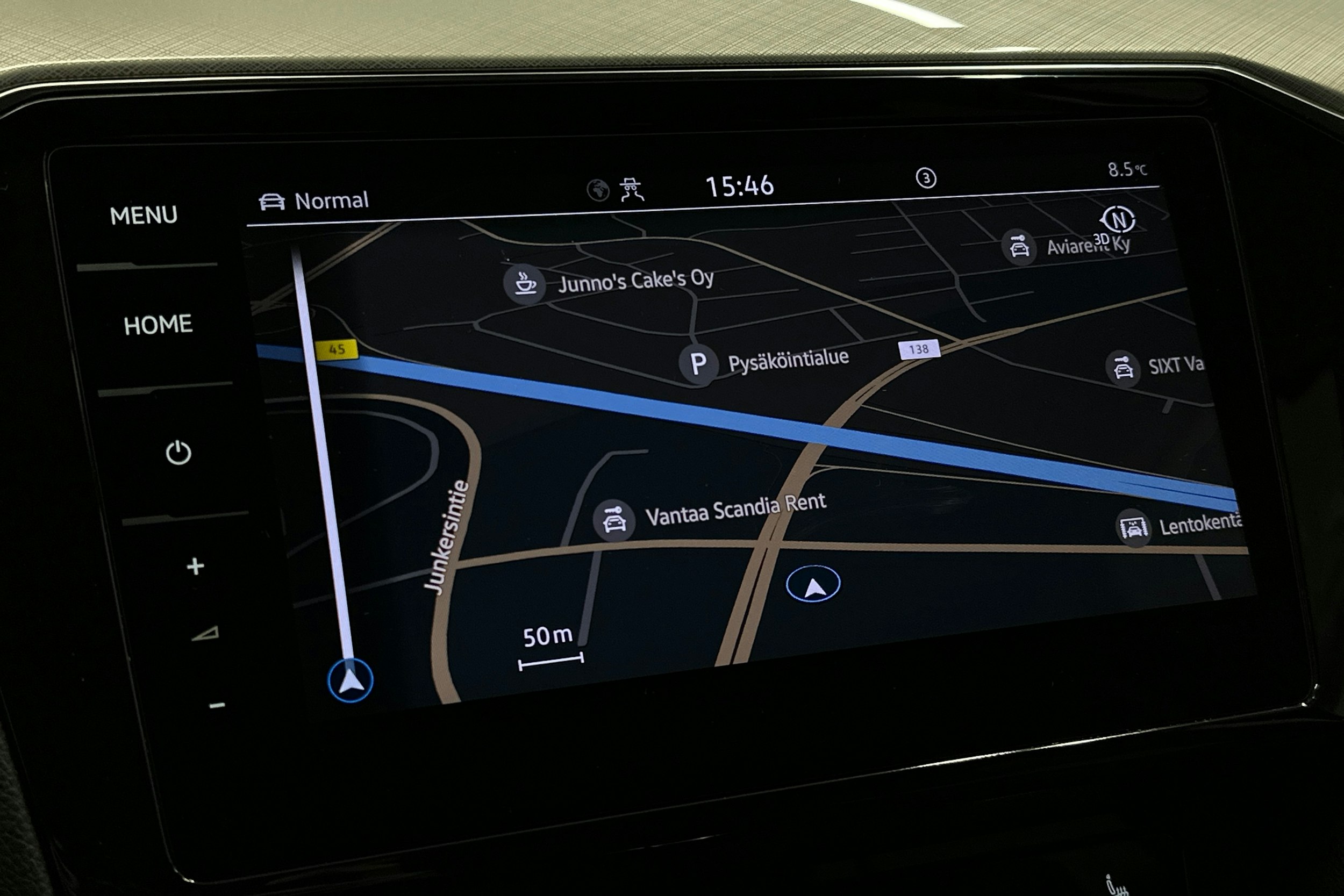 punainen Volkswagen Passat 2022 kuva 21.