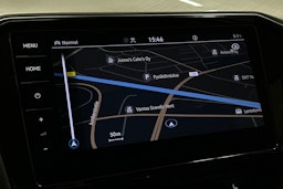 punainen Volkswagen Passat 2022 kuva 21.