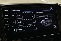 punainen Volkswagen Passat 2022 kuva 22.