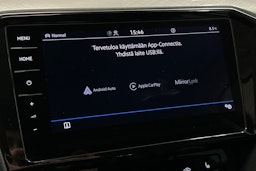 punainen Volkswagen Passat 2022 kuva 23.