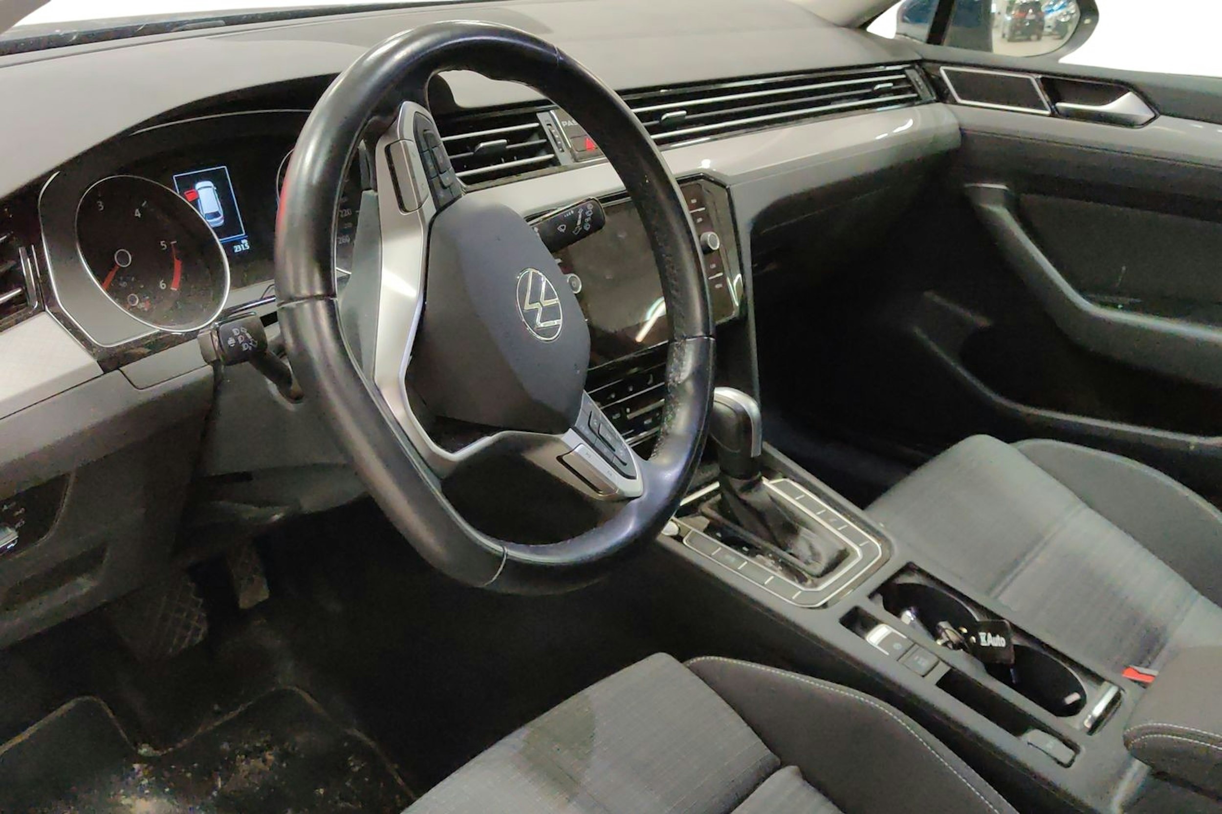 sininen Volkswagen Passat 2022 kuva 3.
