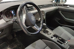 sininen Volkswagen Passat 2022 kuva 3.