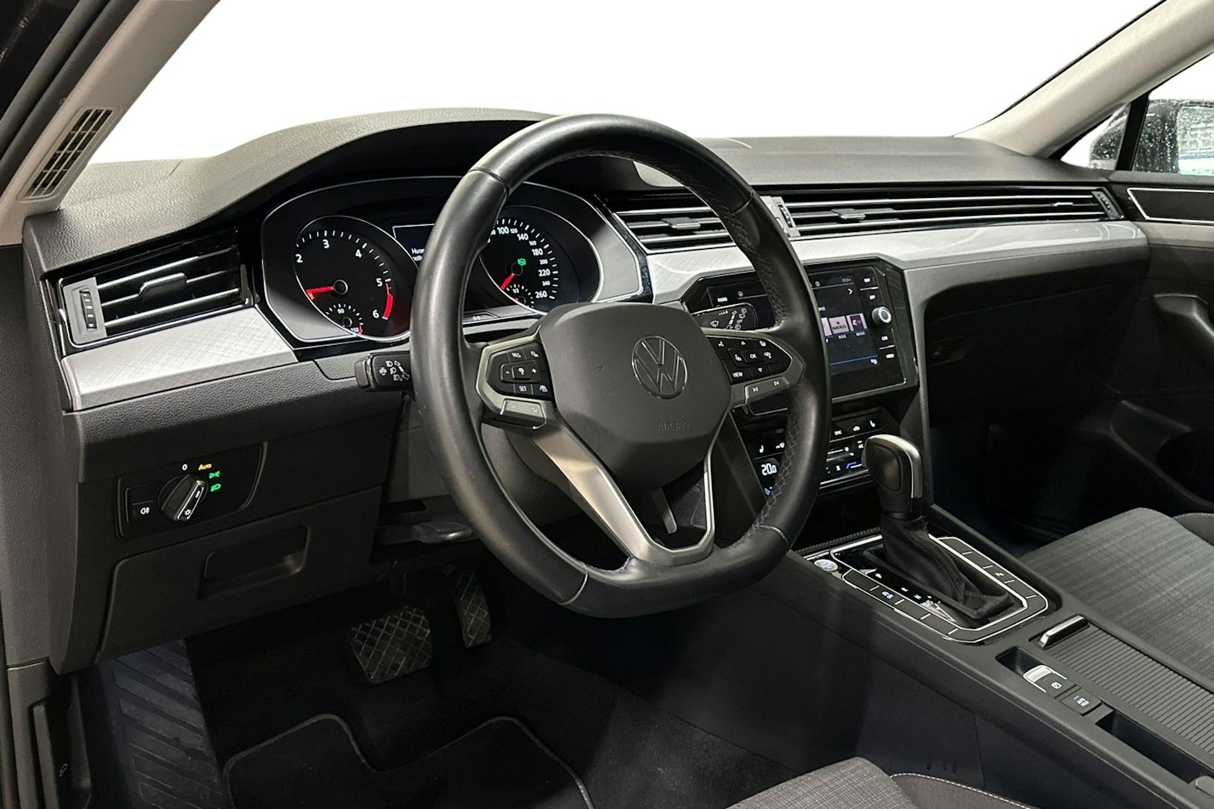 harmaa Volkswagen Passat 2022 kuva 3.