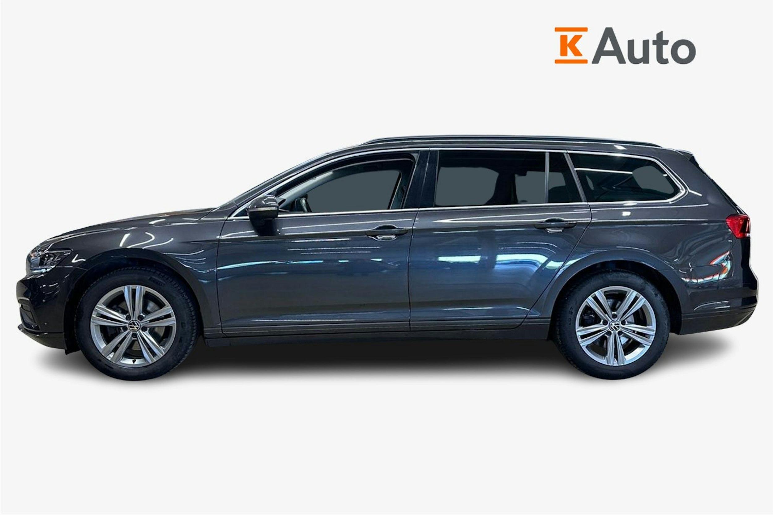 harmaa Volkswagen Passat 2022 kuva 6.
