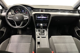 harmaa Volkswagen Passat 2022 kuva 9.