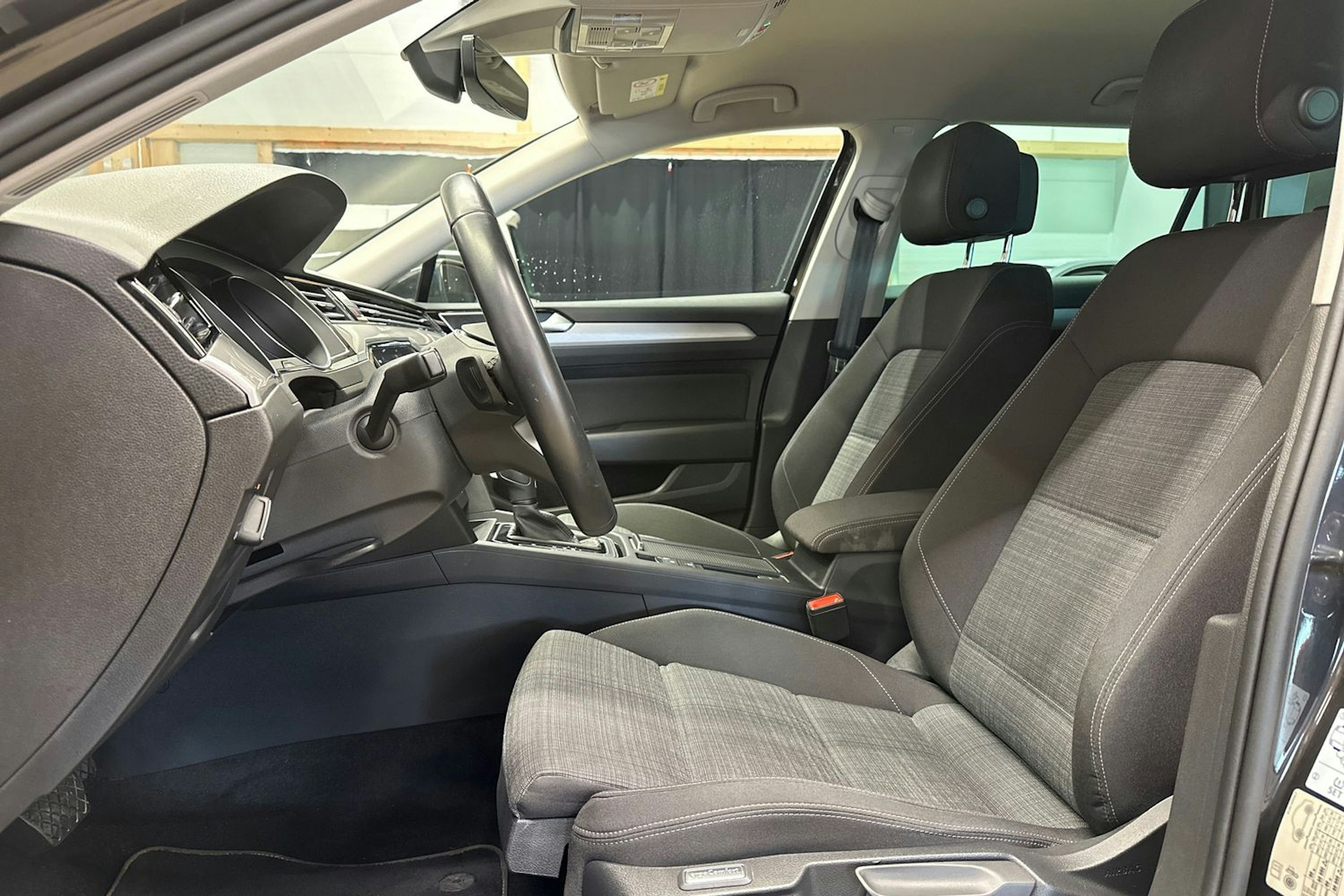 harmaa Volkswagen Passat 2022 kuva 15.