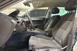 harmaa Volkswagen Passat 2022 kuva 15.