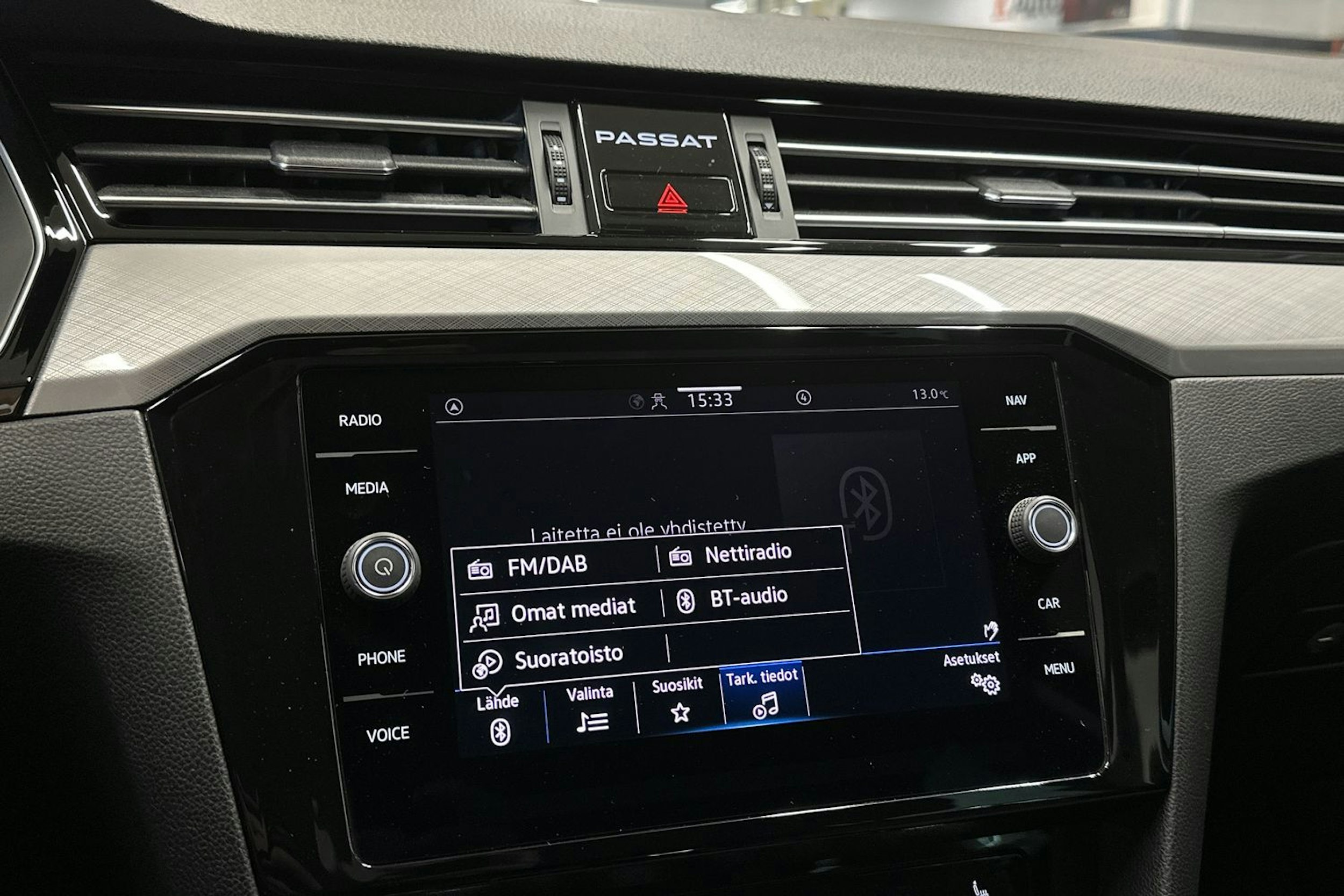 harmaa Volkswagen Passat 2022 kuva 21.