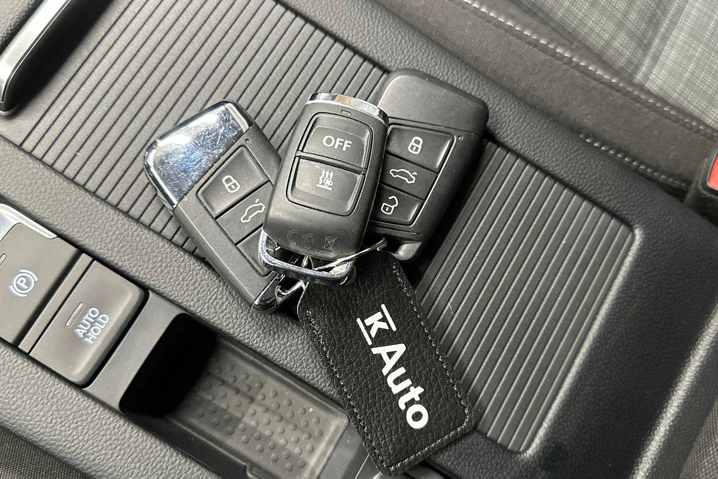 harmaa Volkswagen Passat 2022 kuva 24.