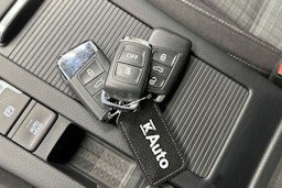 harmaa Volkswagen Passat 2022 kuva 24.