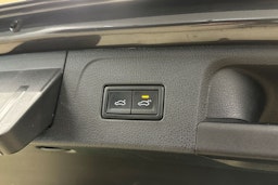 harmaa Volkswagen Passat 2022 kuva 32.