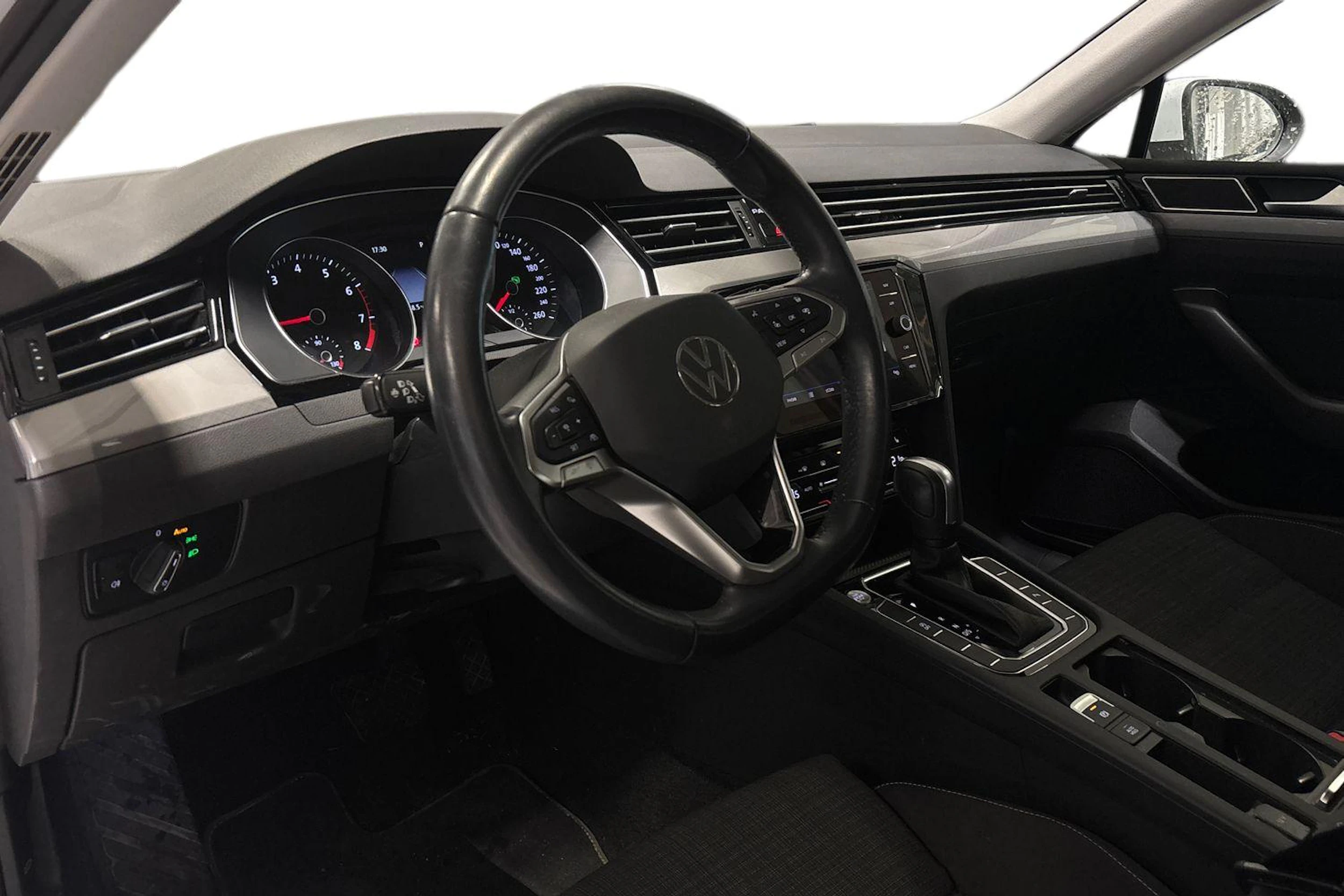 valkoinen Volkswagen Passat 2022 kuva 3.