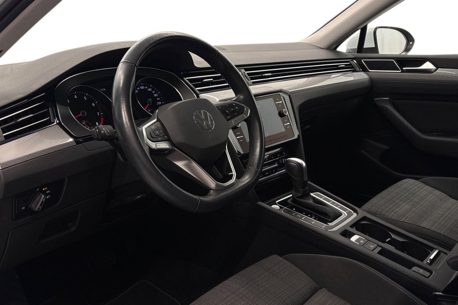 Volkswagen Passat 2022, photo 6/24