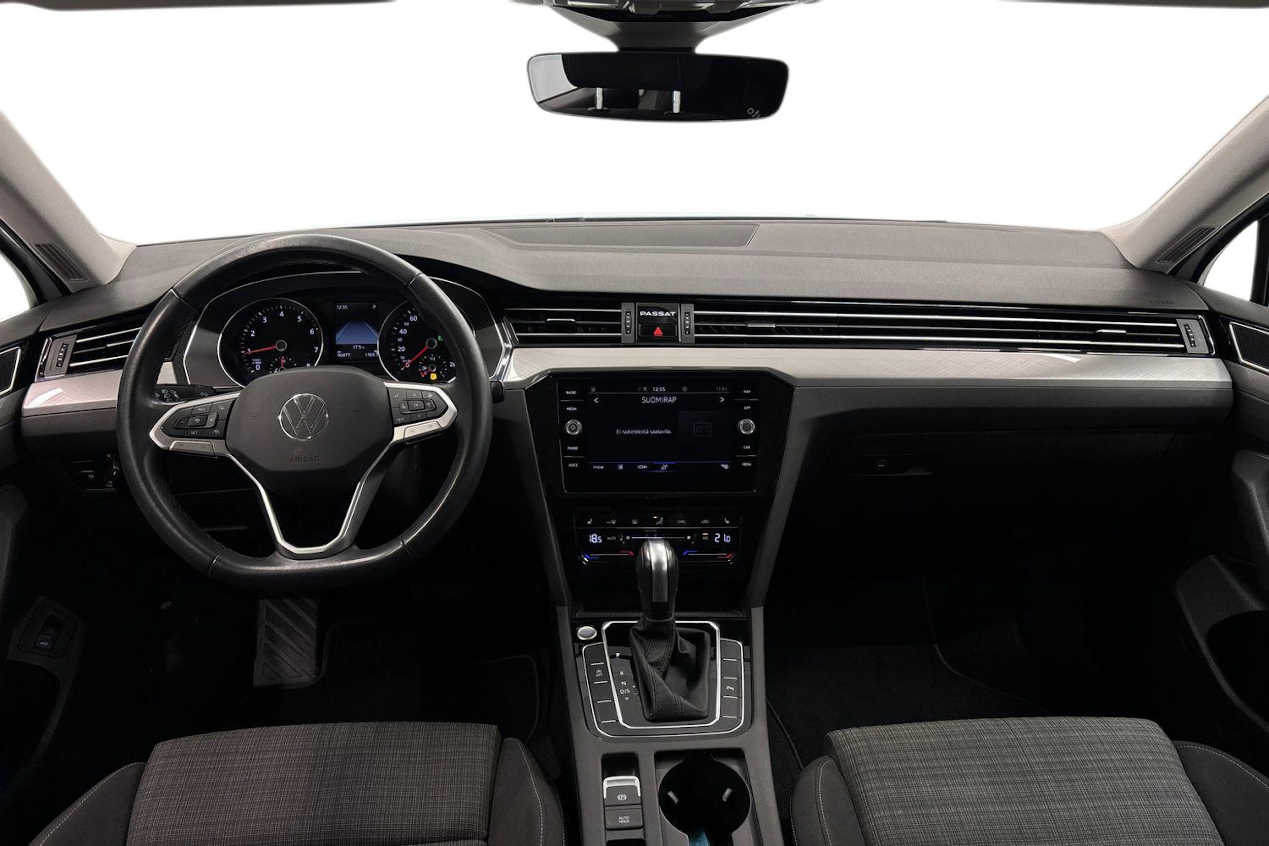valkoinen Volkswagen Passat 2022 kuva 7.